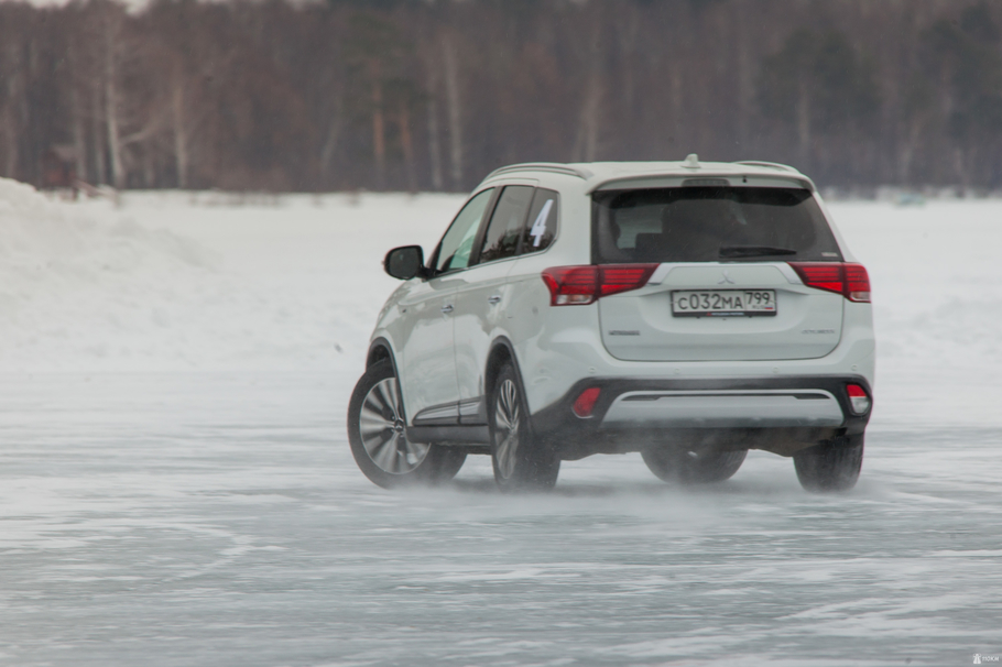 Тест драйв Mitsubishi Outlander GT  ввинчиваемся в поворот