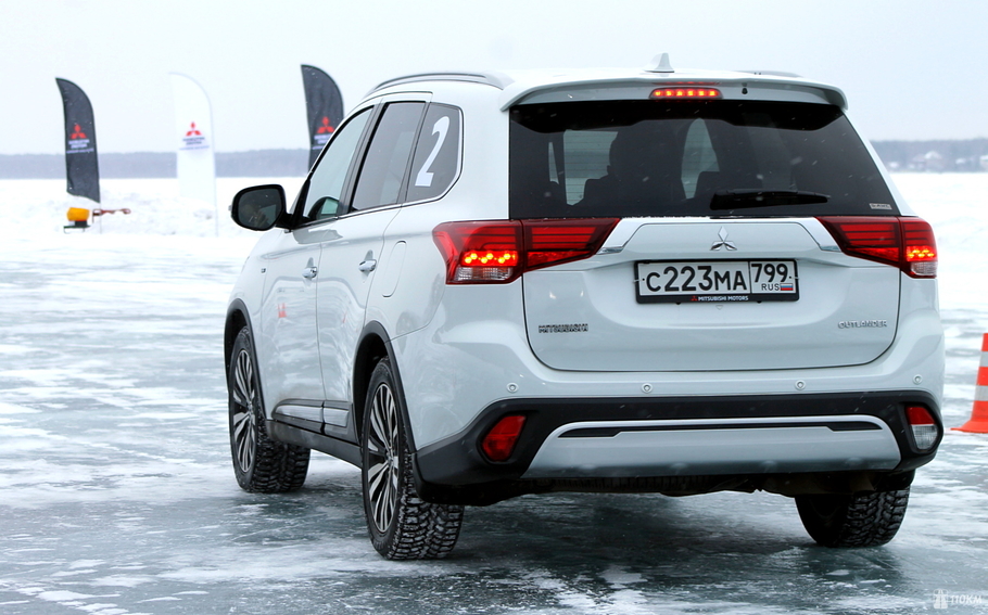 Тест драйв Mitsubishi Outlander GT  ввинчиваемся в поворот