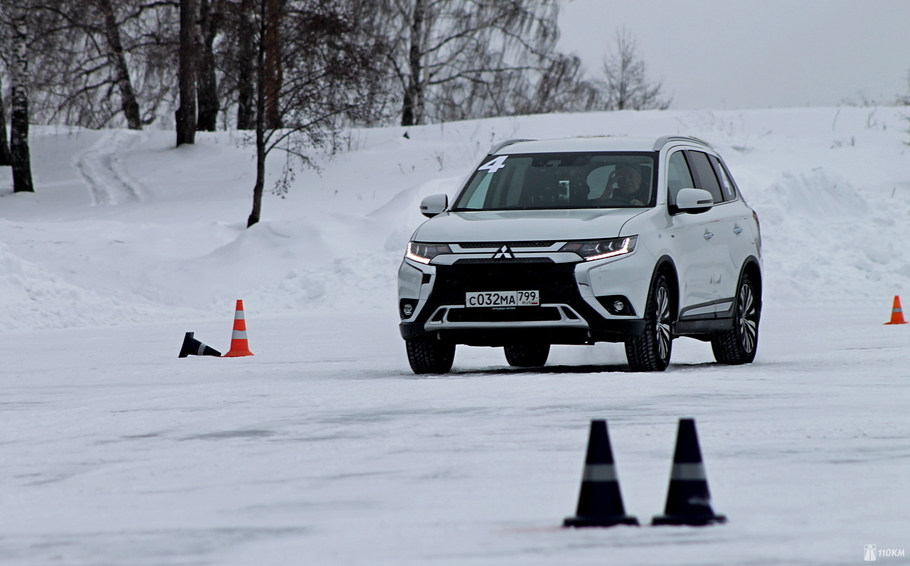 Тест драйв Mitsubishi Outlander GT  ввинчиваемся в поворот