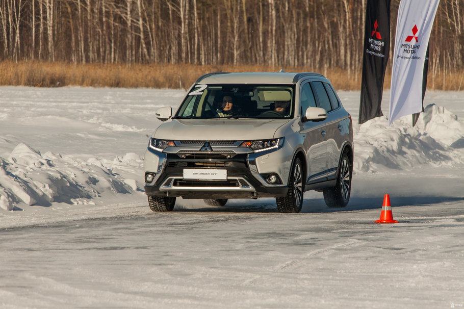 Тест драйв Mitsubishi Outlander GT  ввинчиваемся в поворот