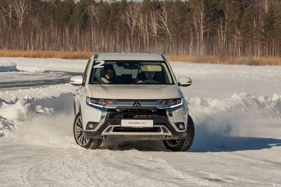 Тест драйв Mitsubishi Outlander GT  ввинчиваемся в поворот