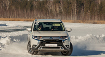 Тест драйв Mitsubishi Outlander GT  ввинчиваемся в поворот