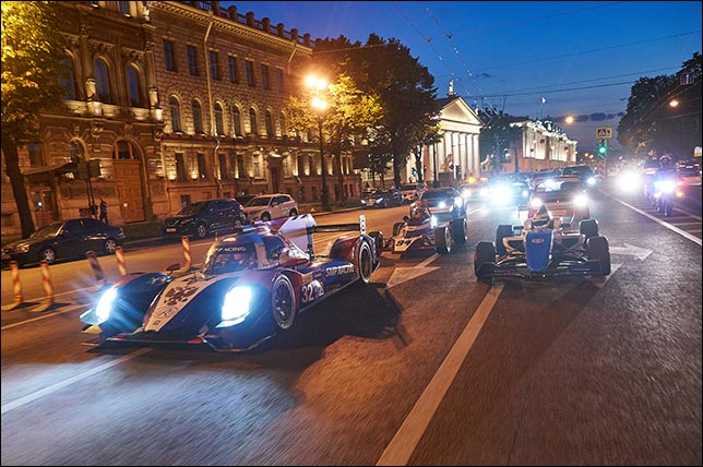В Санкт-Петербурге прошел парад Фестиваля скорости