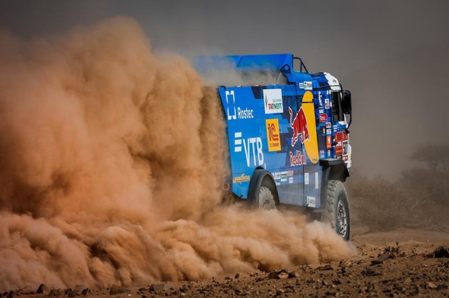 Дакар: Экипаж Сотникова одержал победу на этапе