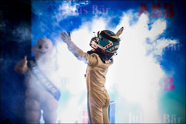 Формула Е: Ник де Вриз выиграл первую гонку сезона