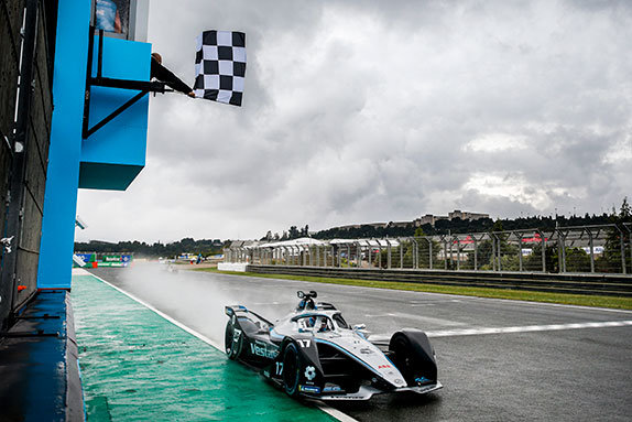Формула E: Неожиданную победу одержал Ник де Вриз