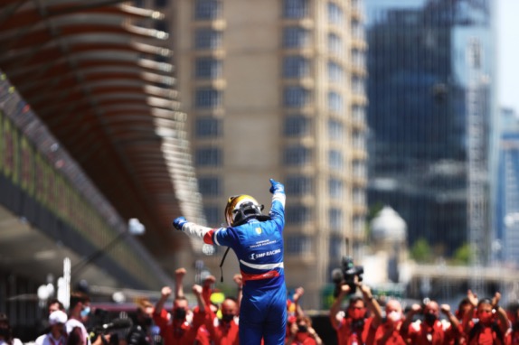 Формула 2: Роберт Шварцман одержал победу в Баку