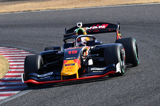 Лиам Лоусон выиграл дебютную гонку Super Formula