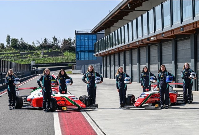 В FIA определили финалисток программы Girls on Track