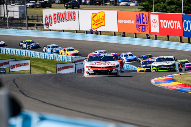 Видео: Завал в NASCAR с участием 16 машин