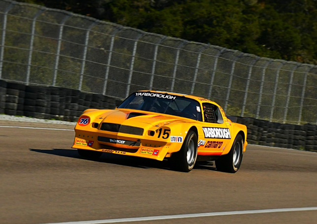 Зак Браун гоняет на старых машинах в Калифорнии