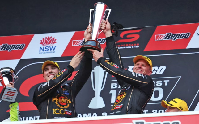 Лиам Лоусон поздравил друга с победой в гонке Supercars