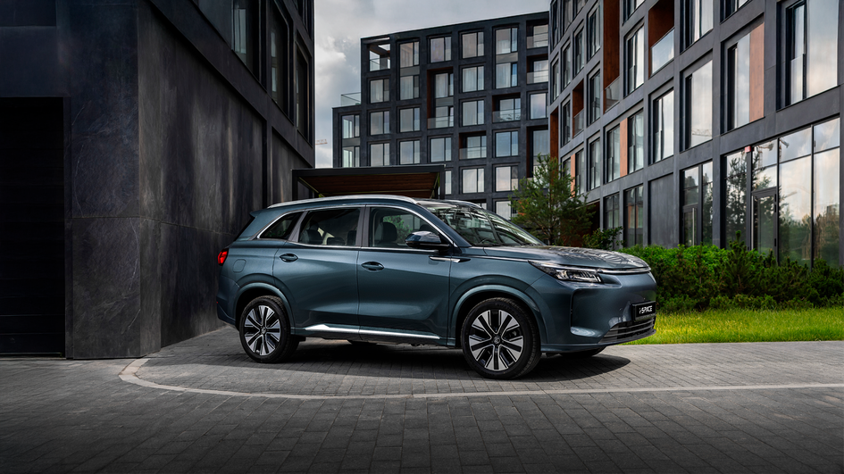 Evolute i-Space 2025: как изменился самый доступный гибрид на российском рынке