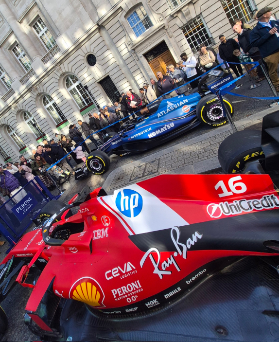 Шоу исторической техники состоялось в центре Лондона