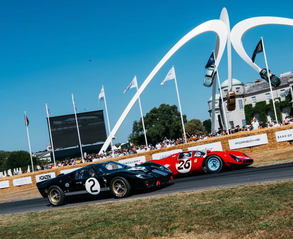Лиам Лоусон в Гудвуде пилотирует исторический Ford GT40